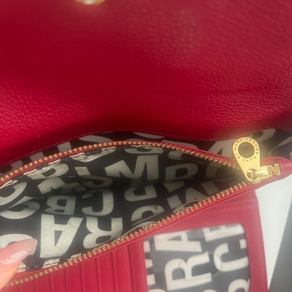 COPY - Marc Jacobs Red Wallet. - Picture 5 of 8
